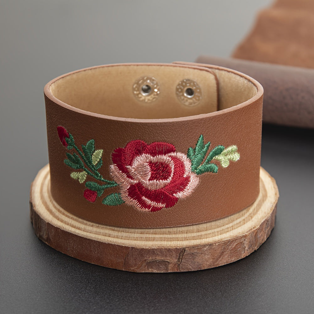 Pulseira Pele Sintética Entrançada com Flores Bordadas