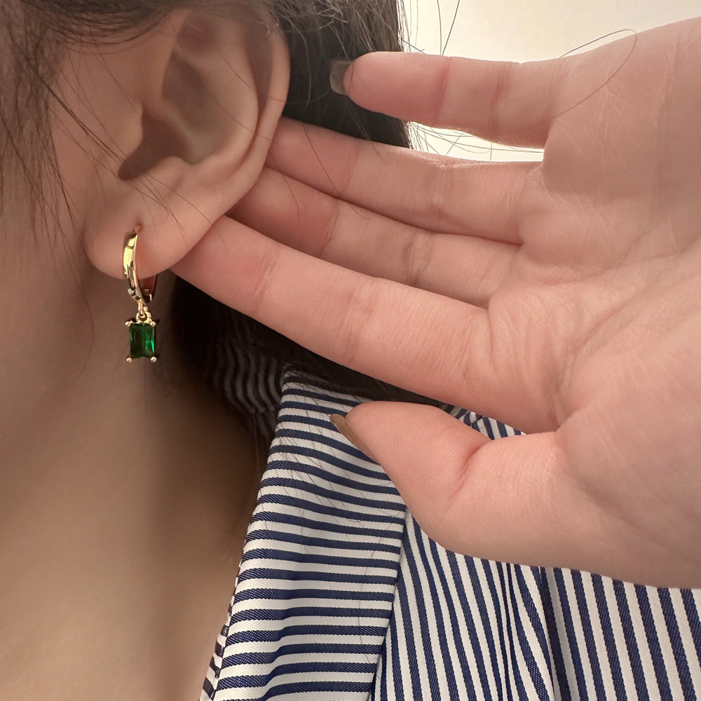Brincos Elegantes com Zirconia - modelo