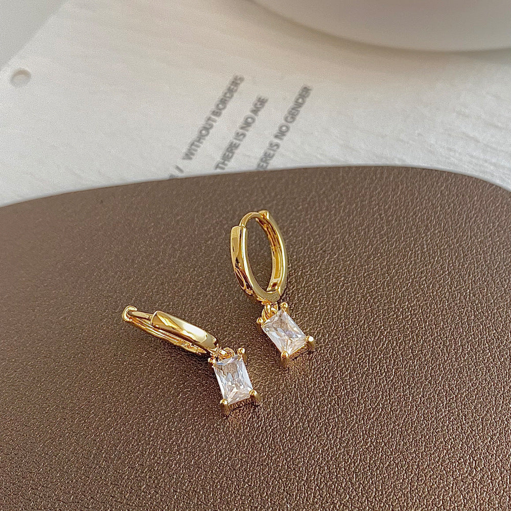 Brincos Elegantes com Zirconia Branco